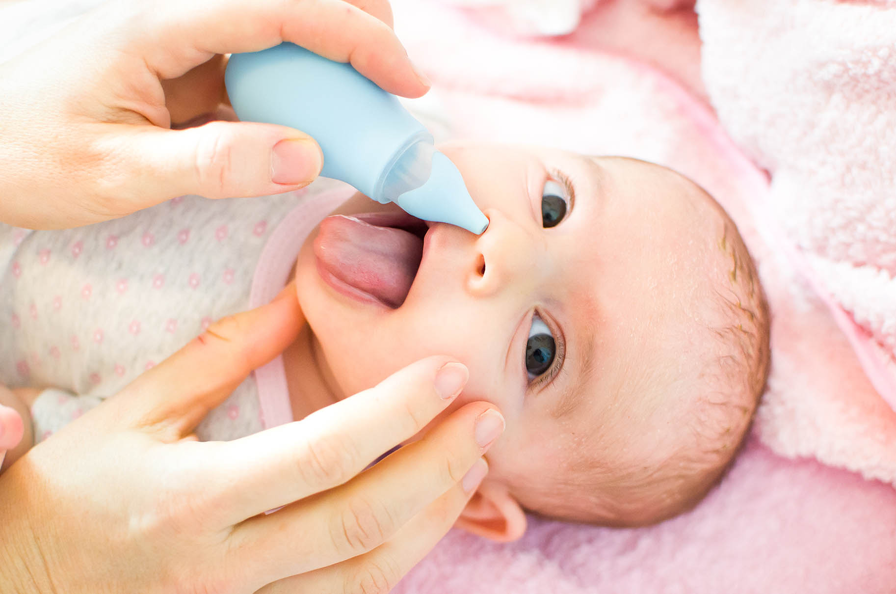 strumento per pulire il naso di un bambino