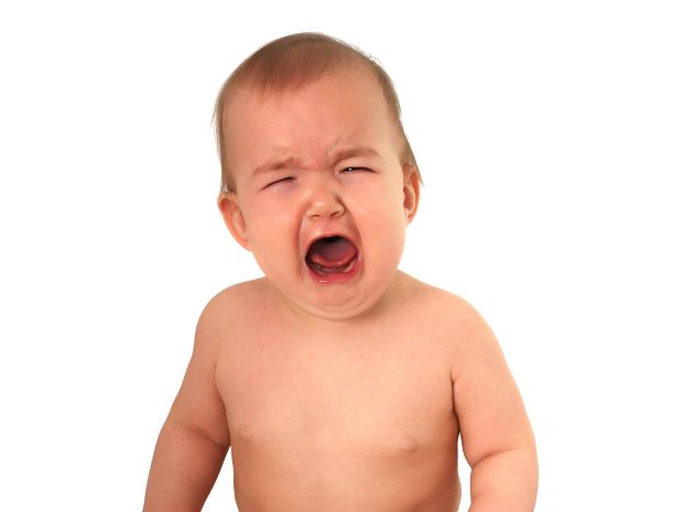 neonato piange disperato