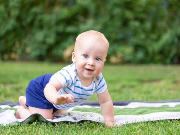 Come proteggere i neonati e i bambini piccoli dalle punture di zanzara