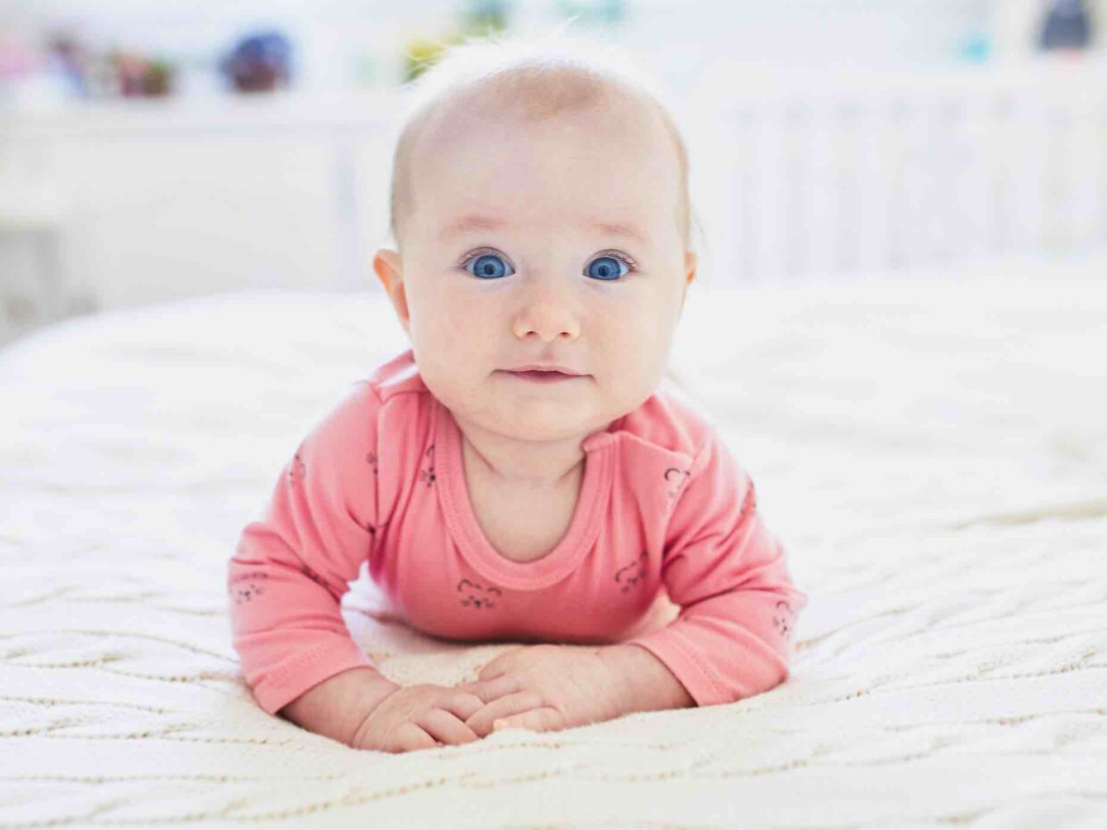 Bambina di 5 mesi