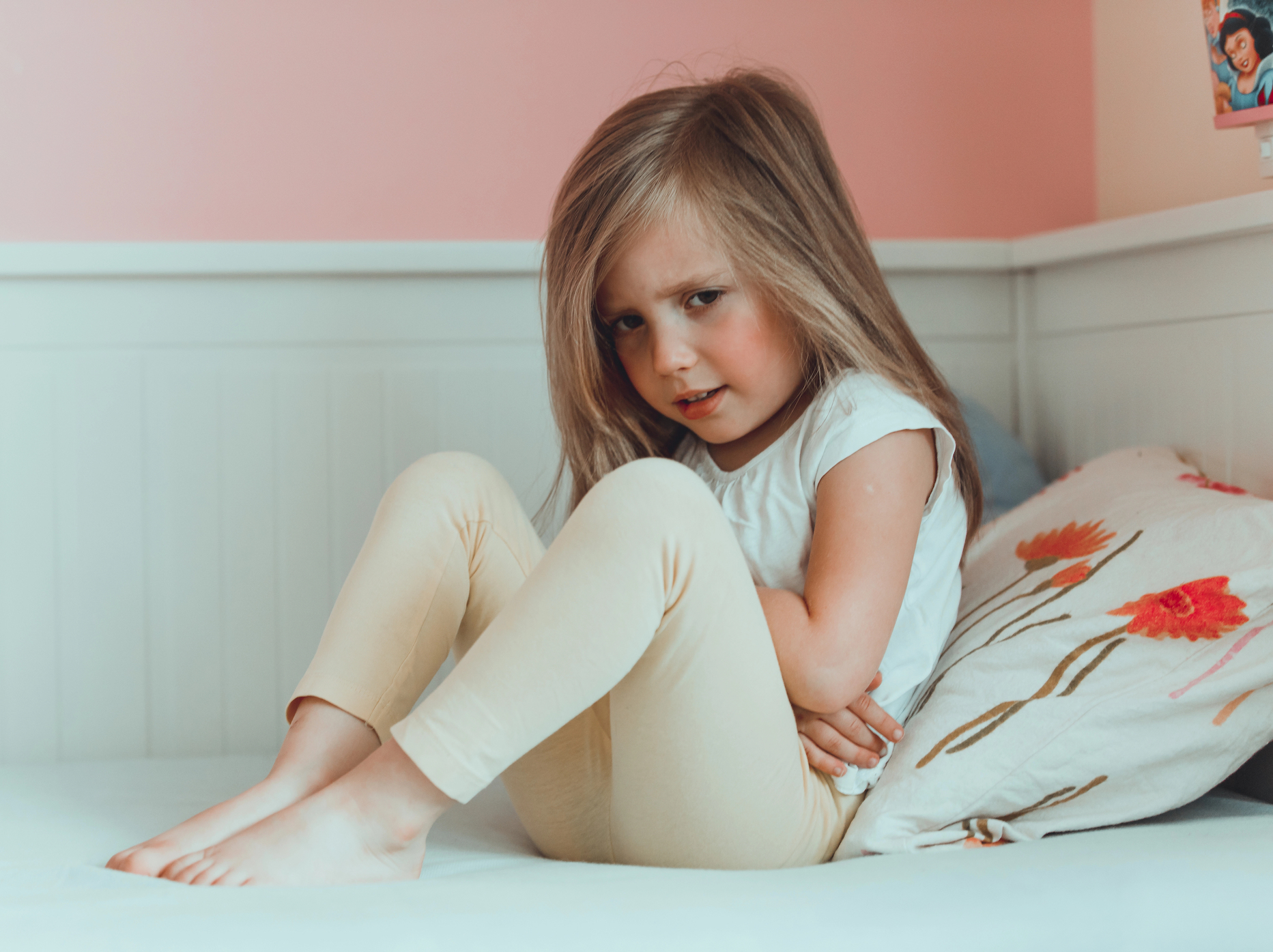 Quando preoccuparsi se il bambino ha mal di pancia? - Amico Pediatra