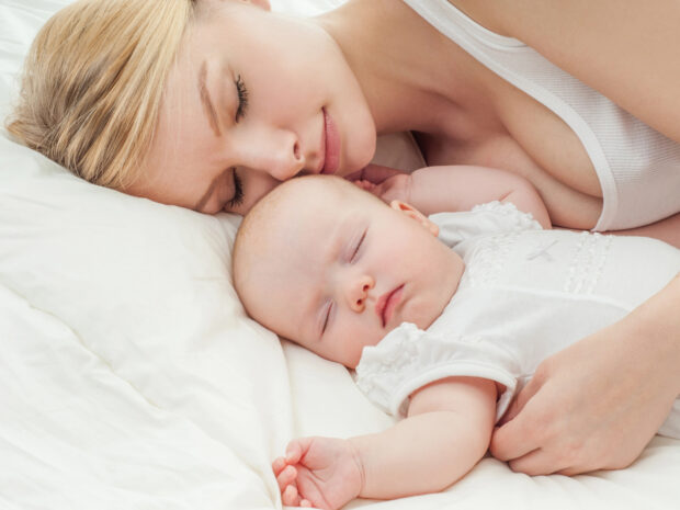Bed-sharing mamma bambino
