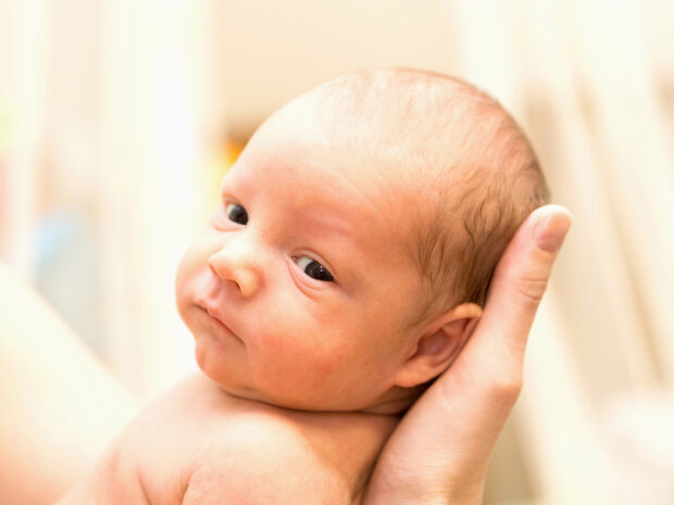 Neonato con fontanella non ancora chiusa